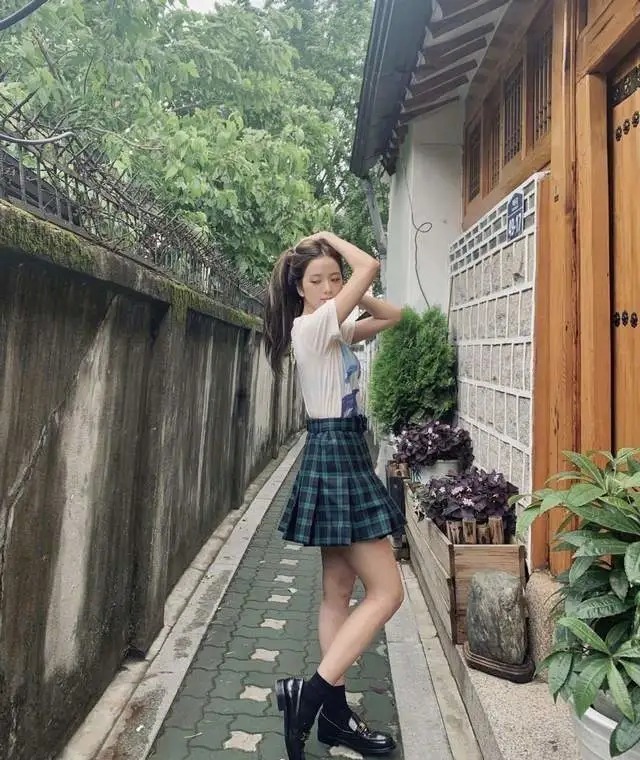 玛丽珍鞋|穿裙子不一定要配凉鞋,今夏试着搭配这“2双鞋”,时髦显高