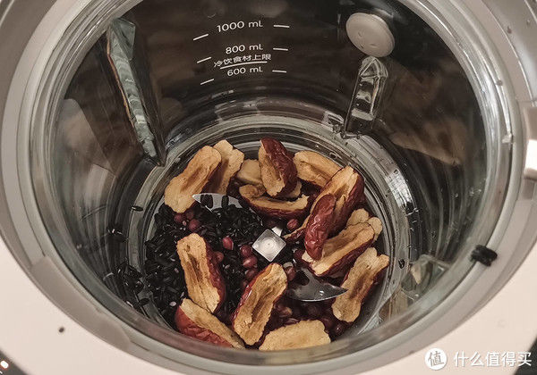 红豆黑米枣浆|1999元的破壁机有多好用？不用手洗、鱼都能做成“豆浆”