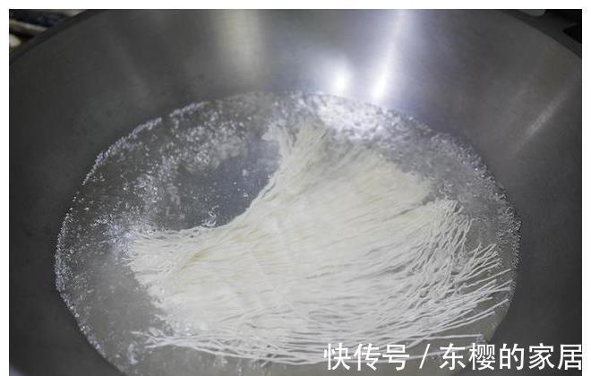 做法|吃面线,最喜欢泰国的这做法,天天吃也没够,一盘下肚,又香又饱