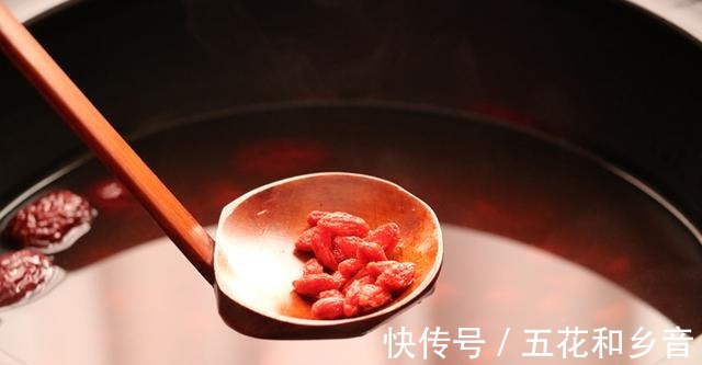 真红糖|50岁姑姑女人秋天要常喝这汤，美味又营养，面如桃花好入秋！