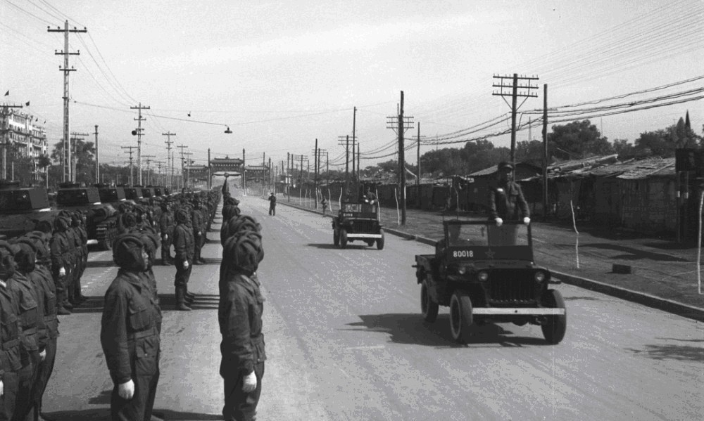 军队|1949年，中国军队拥有70个纵队，那么一个纵队究竟拥有多少兵力？