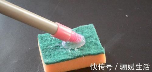 手杆|你家里有用旧不要的百洁布吗？这个用途太聪明了，越早知道越好