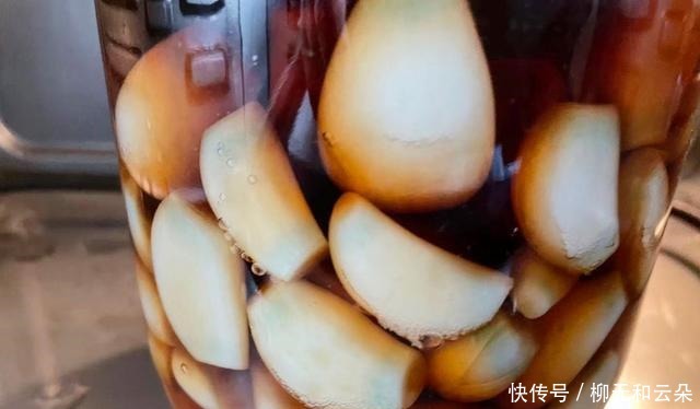 腊八节为啥要腌腊八蒜牢记“3要2不要”,大蒜1天就变绿