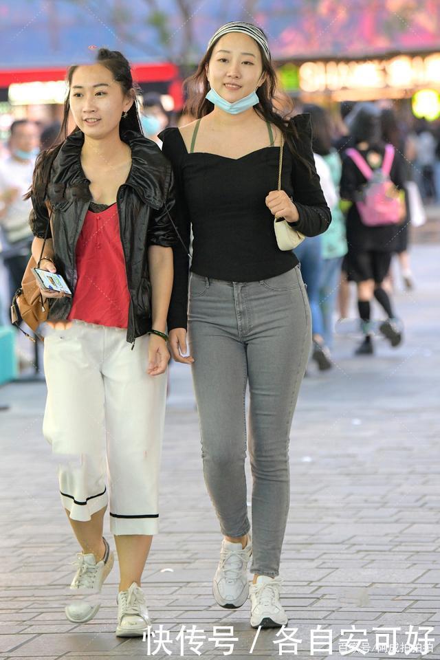 今年流行的法式方领衣服,搭配牛仔裤穿,简单又好看