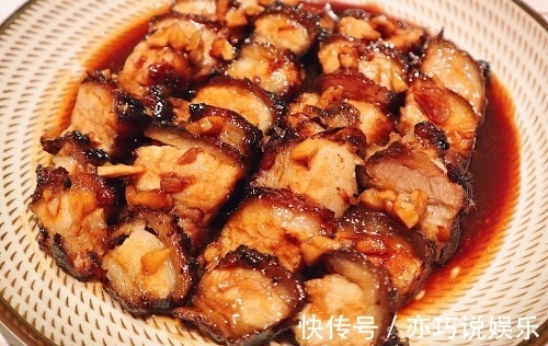 吃一次就上瘾的秘制叉烧,喷香下饭,肉质焦黄,吃起来肥而不腻
