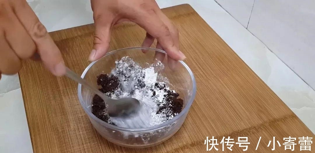 口水|两个鸡蛋, 三勺红糖, 不用发面做出来比糖糕都好吃, 边吃边流口水