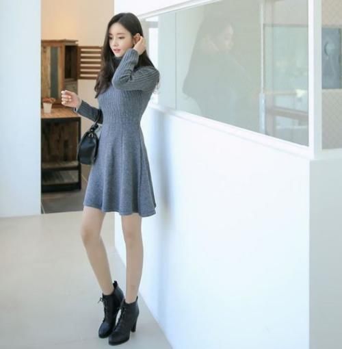 诱惑麻纹高领蓝灰色甜美针织衫连衣裙,增添浪漫气息