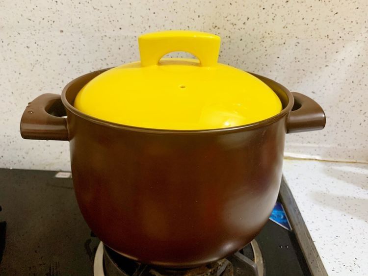 羊蝎子配上胡萝卜山药，强强联合，这做出的汤营养丰富，味道鲜美