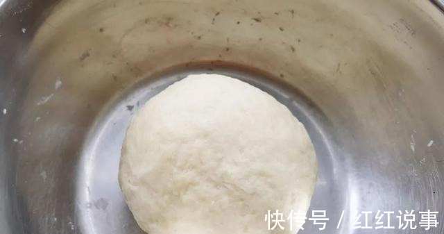 酥皮月饼|中秋来点不一样的,五彩月饼颜值高,酥软不腻味道好!