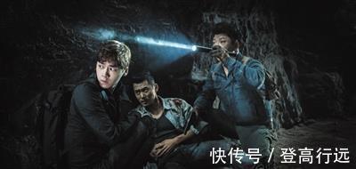 墓室!打开墓室门后,考古学家马上拨通政府电话:快派人来保护我们