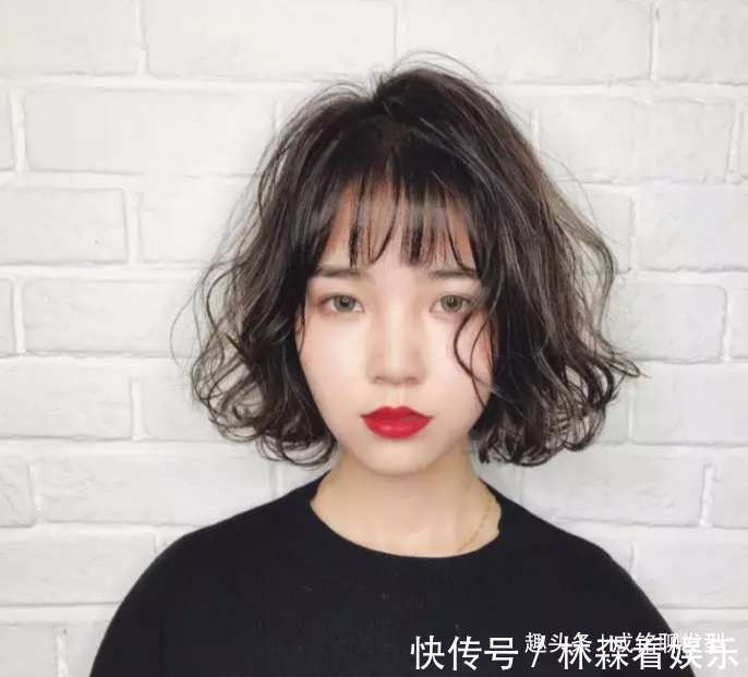 发量 脸胖的女生不适合短发看了这九款发型,你以前的发型都弱爆了