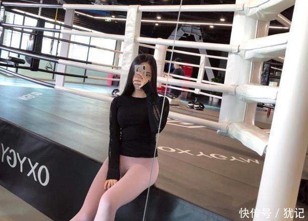 打底裤|街拍成熟优雅的紧身打底裤美女,塑造出完美的腿部曲线