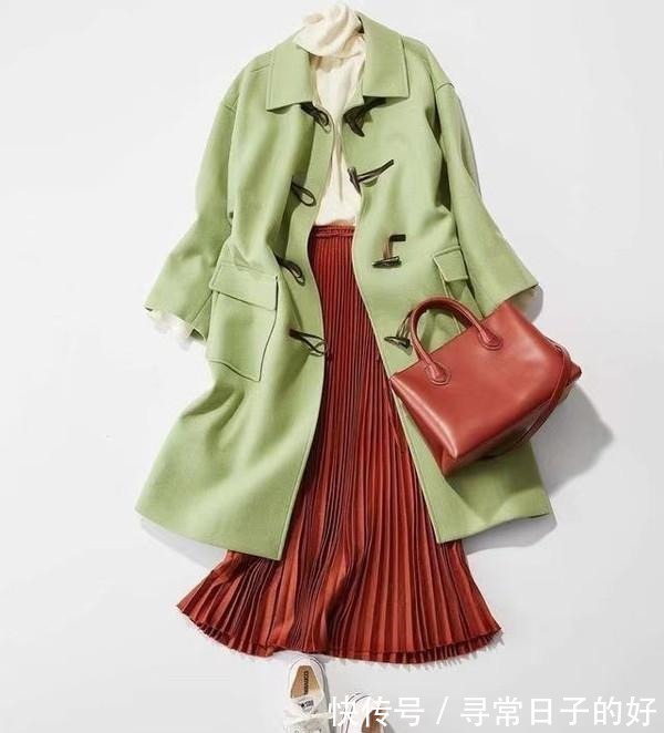 时髦 女人不管多少岁,少穿黑白灰!多穿这几种“流行色”,时髦又显白!
