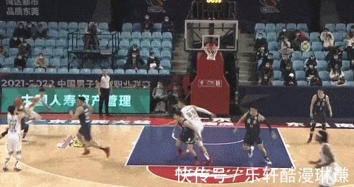 侵犯|广厦三少被广东球员侵犯,孙铭徽被垫脚,赵岩昊被打落两颗牙齿!