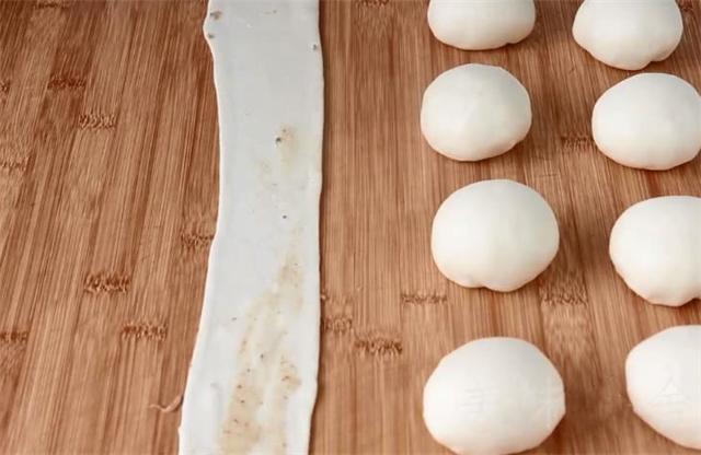 想吃油酥芝麻饼不用排队买了，教你在家做，酥的掉渣，太好吃了