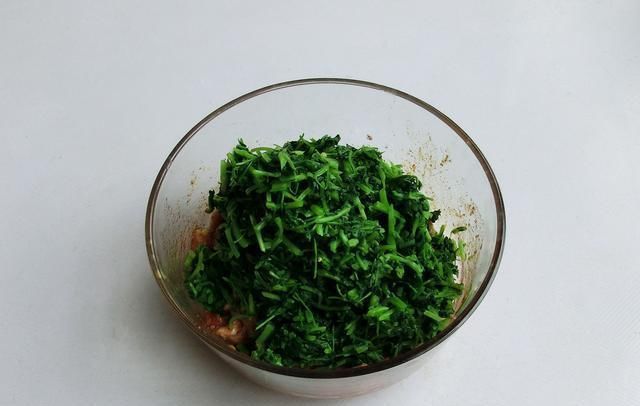 做包子时,切记不要只加酵母,上加这2样,包子白、软、香、甜