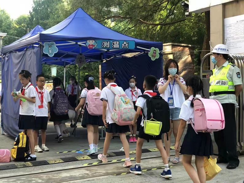 中国福利会托儿所|高温下中小学开学首日：“双减”来了，加油！迎接一个崭新的开始！