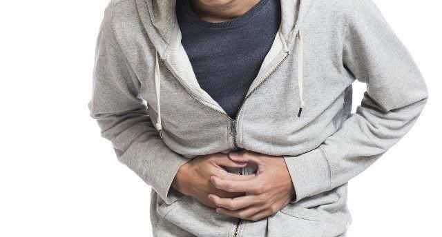 放屁|放屁时如果出现此个“现象”,也许是“大肠癌”预兆,一定要留意