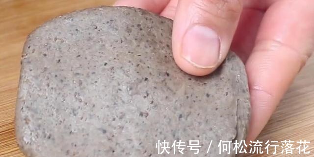 黑芝麻|平时别忘了多给孩子吃它，富含钙，加这几样简单一做，补脑长高个！