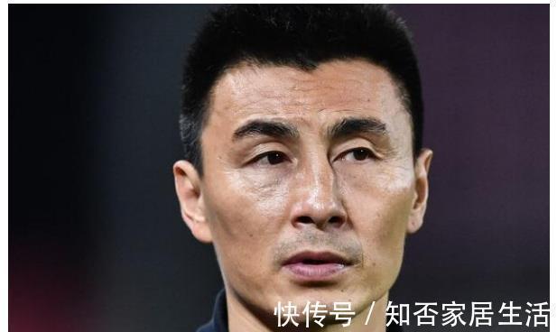 李霄鹏|昔日国足大佬退役后无人问津,曾跟李铁齐名,被球迷质疑为球霸