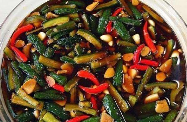 干净|腌黄瓜不能直接撒盐,记住个细节,黄瓜更脆更入味,2个月都不坏