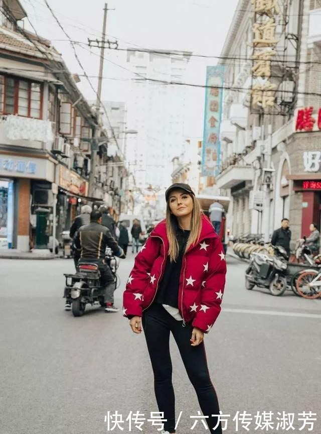 最近火了一种穿法:卫衣+羽绒服,时髦显瘦,承包整个冬季的时尚
