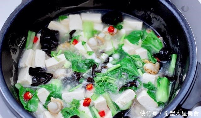 扇贝肉|冬天就爱这一锅,海鲜木耳豆腐羹,鲜香清淡又营养,常吃吃不够
