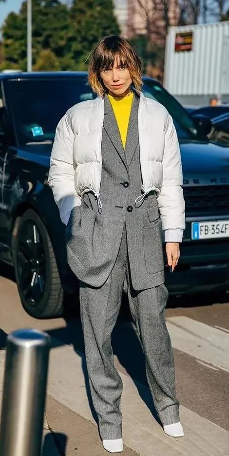 羽绒服烂大街还能穿出新花样！4个搭配奇招，美得与众不同！