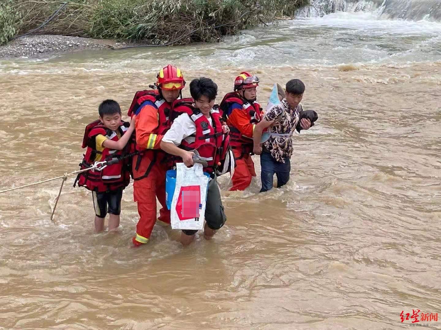 消防|四川古蔺突发暴雨多地受灾 当地消防营救31人，协助转移2000余人