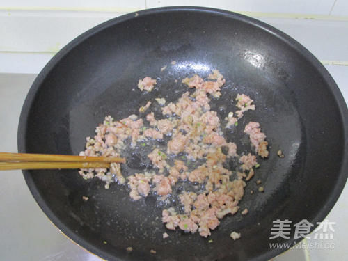 它是肺部的“大救星”，润解咽喉，清肺排毒，吸烟人士得要多吃！