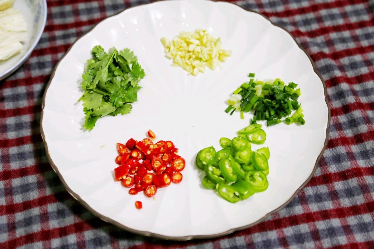 金针菇次吃法，大人孩子都爱吃，烤一烤就出锅，香气四溢