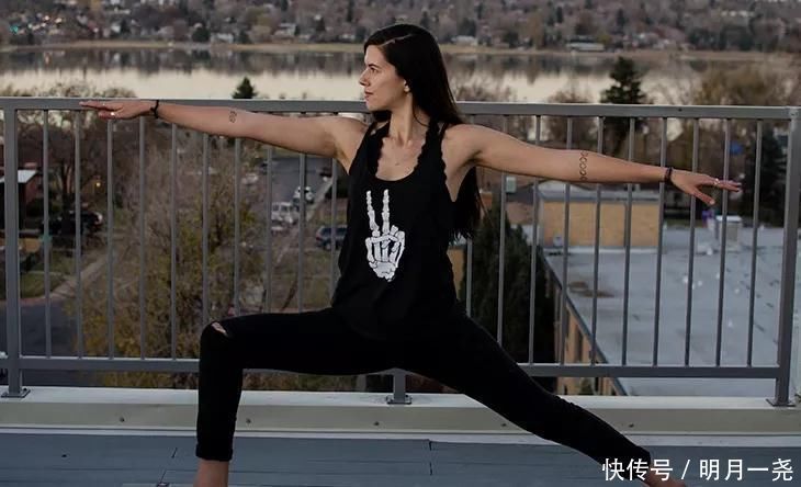 左腿|这套经典瑜伽动作，帮你打开髋部关节，滋养骨盆效果杠杠滴