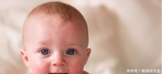 宝宝迟迟不开口?引导孩子说话有窍门,手势、动作、眼神都很重要