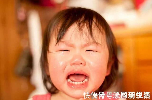 父母|为什么宝宝被骂哭,还要伸手让妈妈抱抱父母早知道早受益