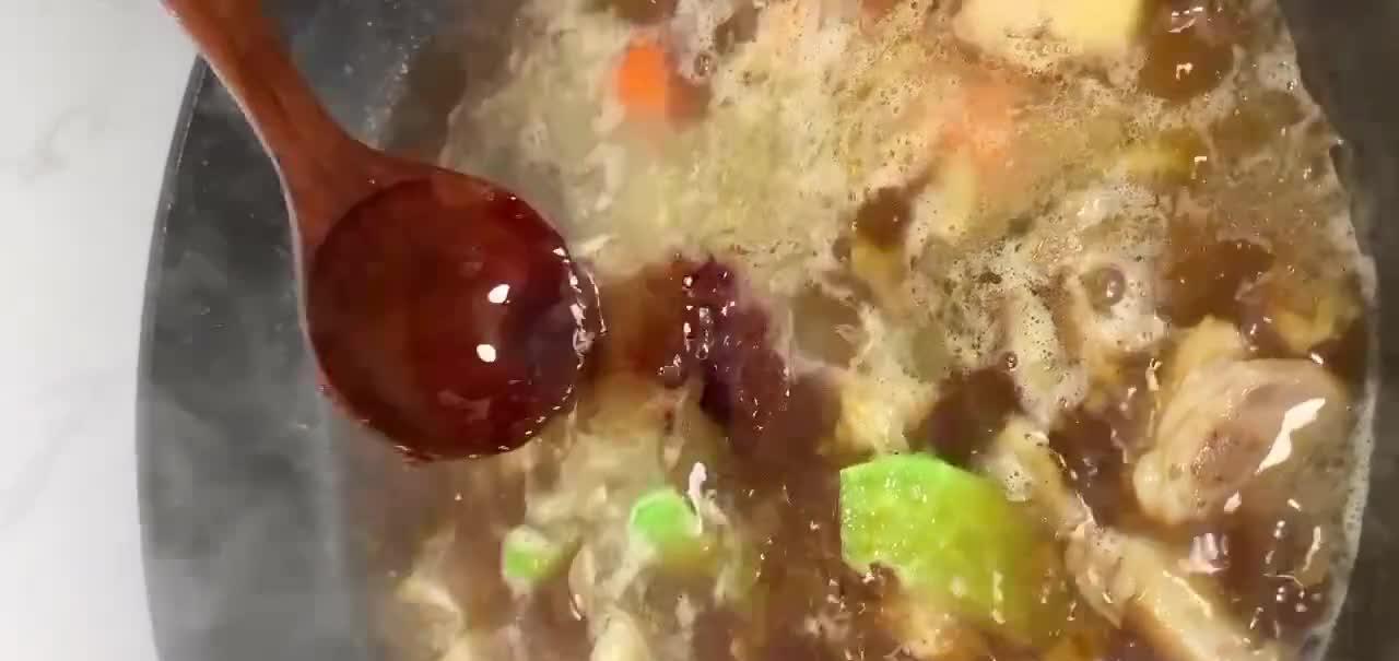 红焖羊肉的做法，肉质酥烂香膻味全无，真正融合南北人的口味