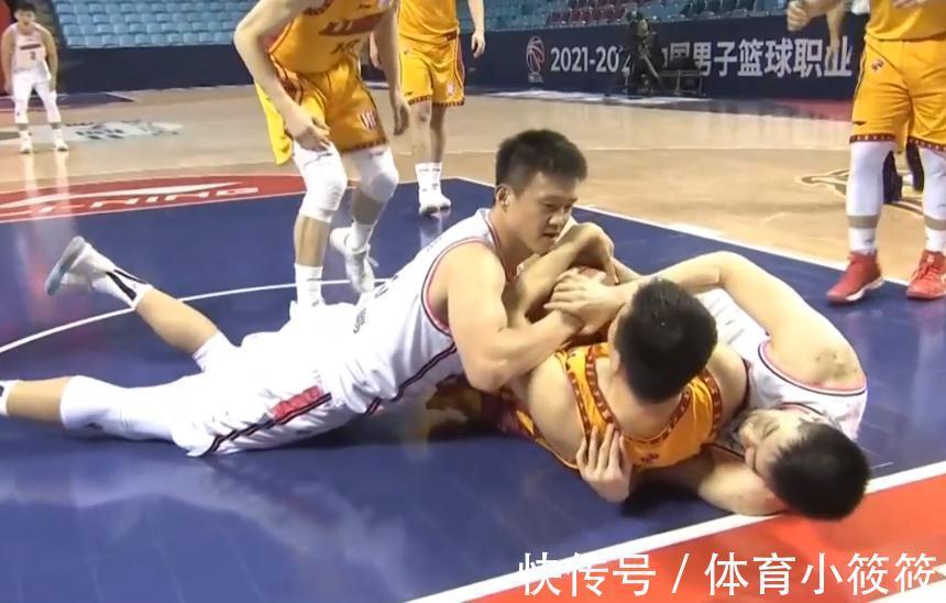 山西男篮|无缘打破队史纪录,CBA大黑马倒在广东脚下,当家射手12中1成卧底