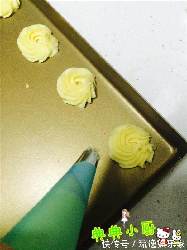 奶香曲奇做起来特别简单，没下过厨房的人都能学会，特酥松