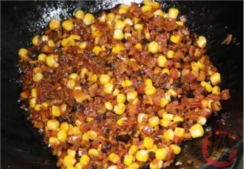 糯米别包粽子了,加2元饺子皮,比粽子还好吃,上桌全家就抢光光