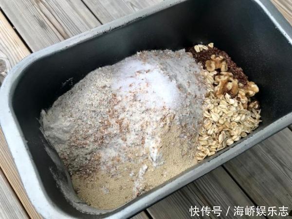 坚果|这才是真正的黑面包,超多的杂粮坚果,无黄油不揉膜,又香又顶饿
