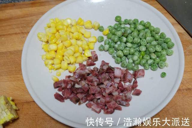 步骤|馒头也能做披萨，步骤简单，香软拉丝，10分钟就能搞定