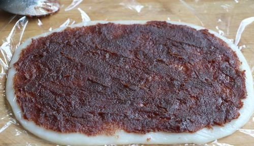 保鲜膜|夏天就馋糯米粉这做法，一蒸一卷就搞定，香甜软糯，吃1次忘不了