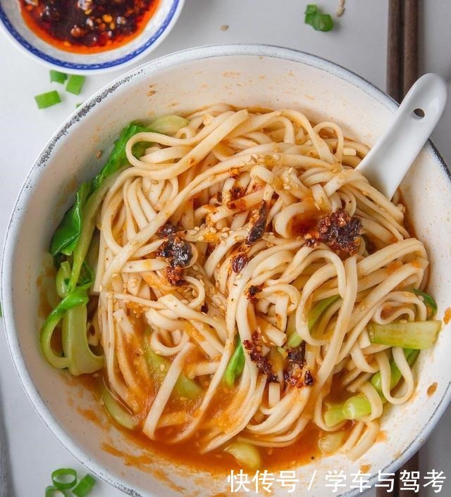 你饿不饿,饿了就去吃面啊