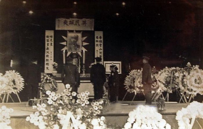 墓地|戴笠失事尸体被烧焦,墓地修建得无比坚固,结果七个老农挖了一星期才挖开