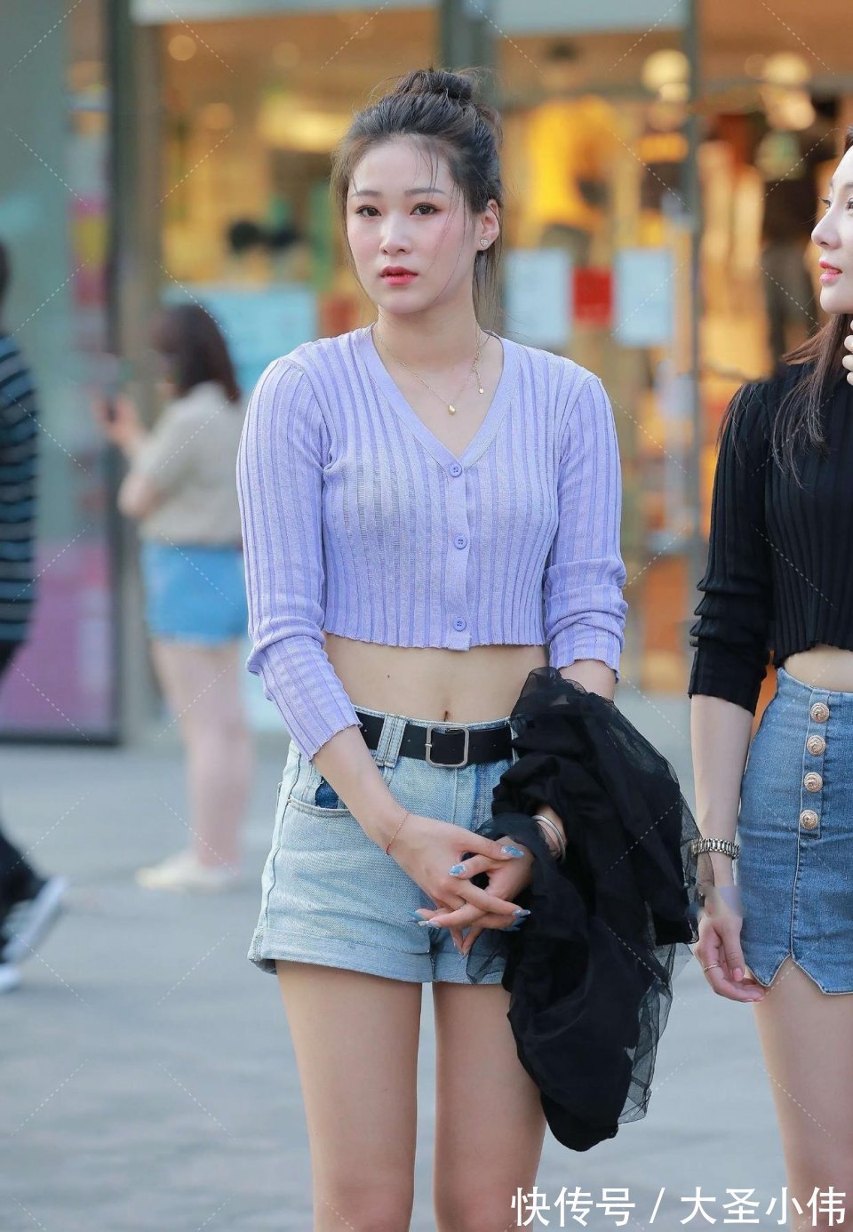 沉重感|美女街拍:霸气,走路带风的小姐姐,你爱了吗?爸爸看了都说好,我也很喜欢