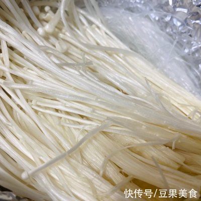 那一碗令人神往的蒜蓉锡纸烤花甲