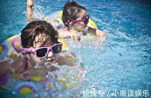 水枪|“熊孩子”在5楼窗户上玩耍,这样的孩子估计只有容嬷嬷治得了吧