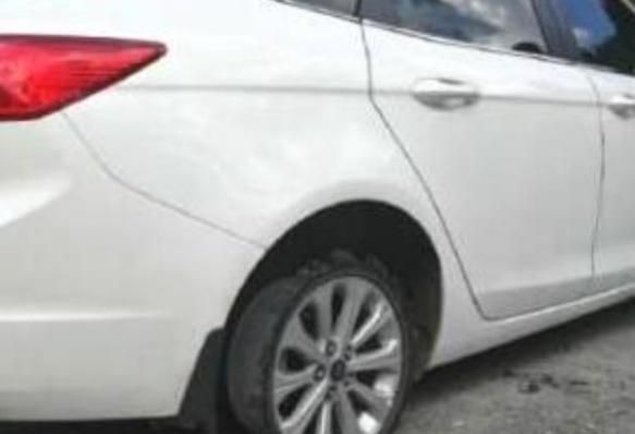 女司机开车将近30公里,才发现车子没有