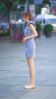 |搞笑GIF趣图:只要我穿上这身衣服,发传单你就得拿着