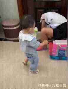矿泉水|姐姐去上补习班,弟弟偷偷“调包”姐姐的矿泉水,妈妈自讨苦吃