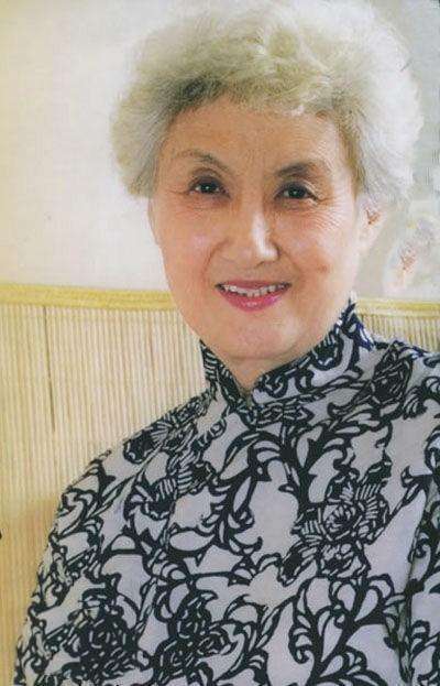 红线女!一生嫁了四次,她养了7个孩子,如今94岁,却无人陪伴,独自生活